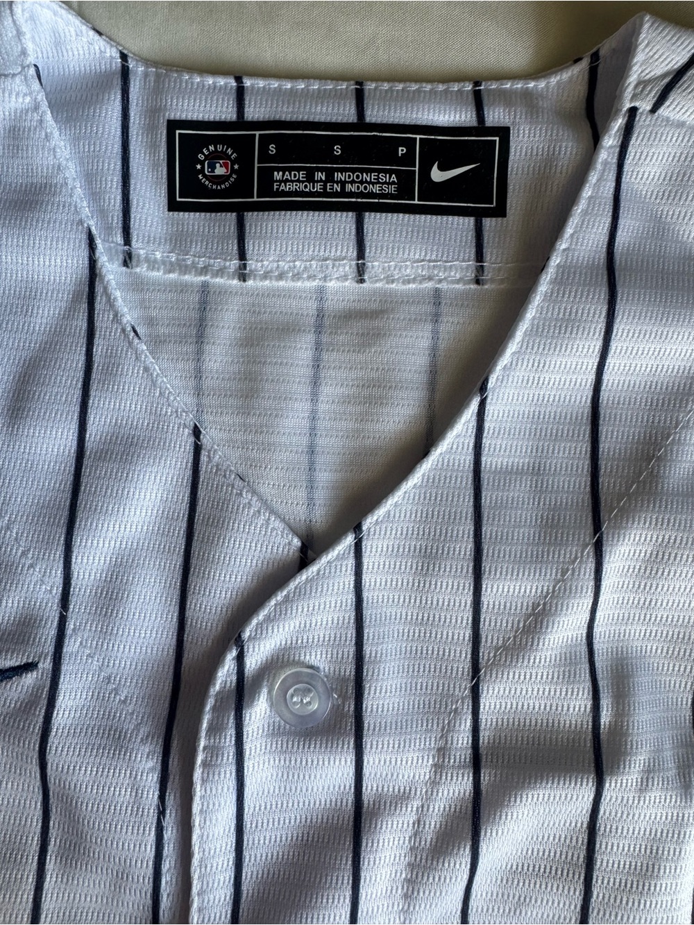 Nike New York Yankees White Pinstripe Jersey with Navy Logo - Picture 2 of 6